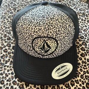 Black leopard trucker hat